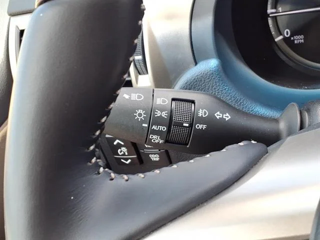 Used 2020 Starfire Pearl Lexus Luxury image 31