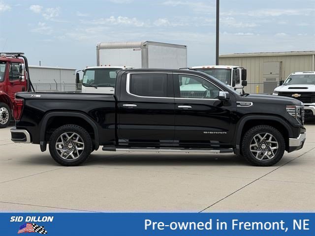 Used 2024 Onyx Black GMC SLT image 3