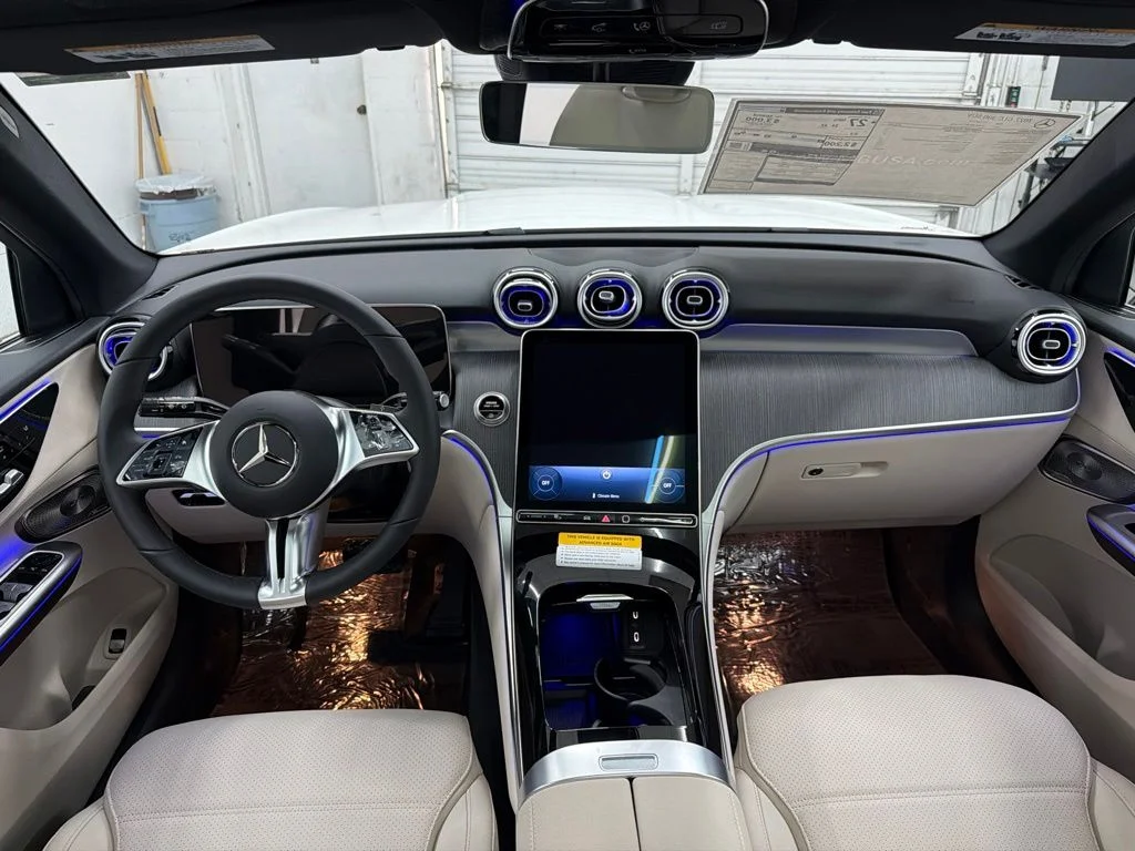 New 2027 White Mercedes-Benz GLC 300 image 26