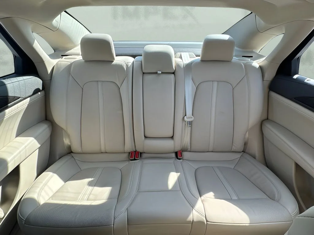 Used 2019 White Lincoln Reserve image 11