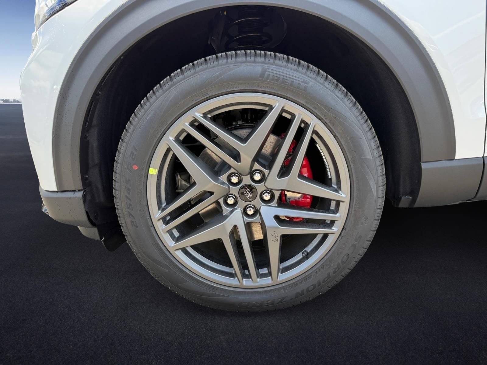 New 2026 Star White Metallic Tri-Coat Ford ST-Line image 9
