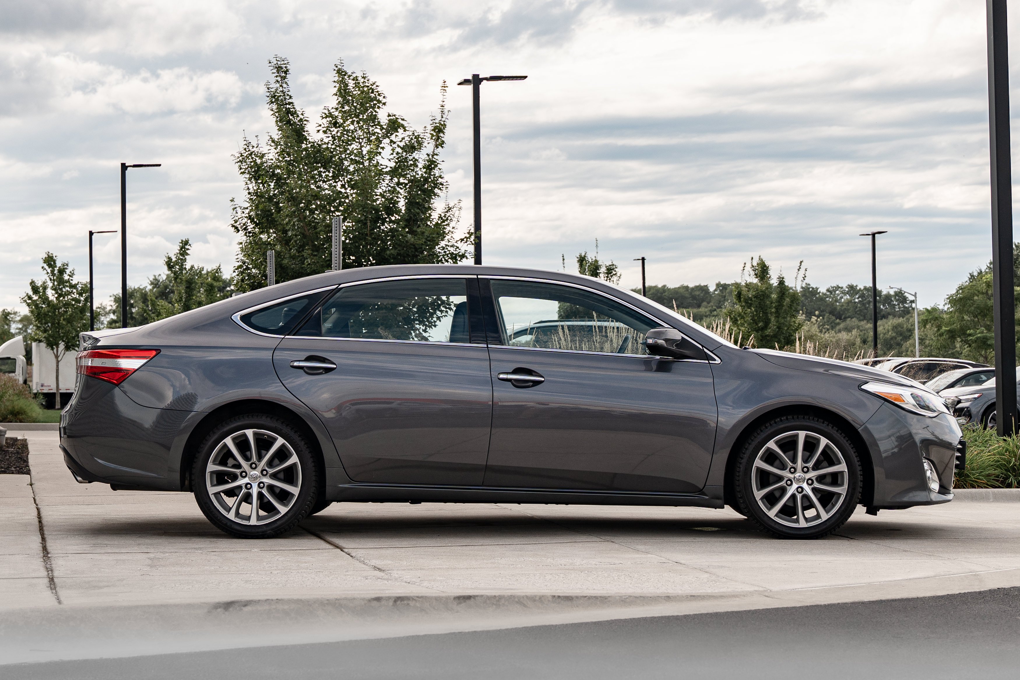 Used 2015 Magnetic Gray Metallic Toyota XLE Touring image 3