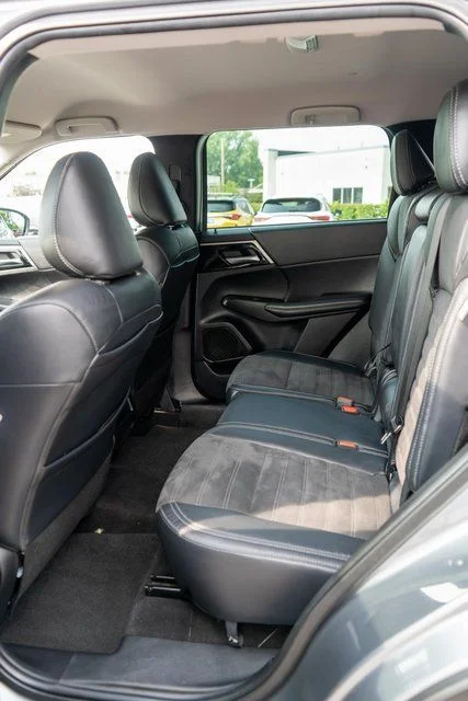 Used 2023 Gray Mitsubishi SE image 13