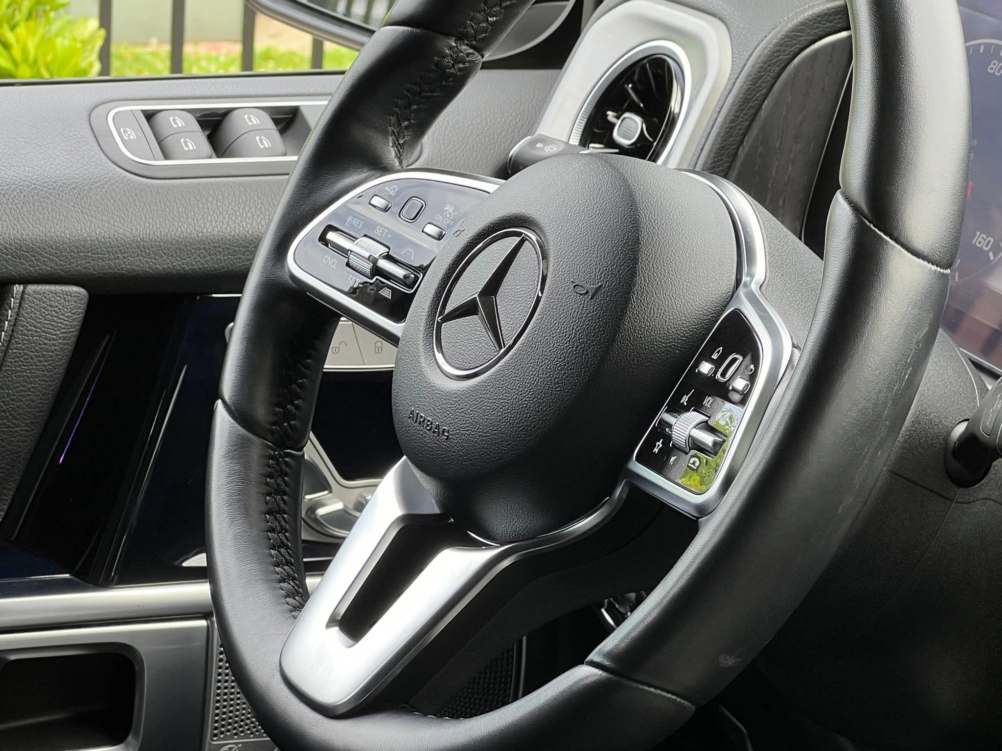 Used 2021 White Mercedes-Benz G 550 image 38