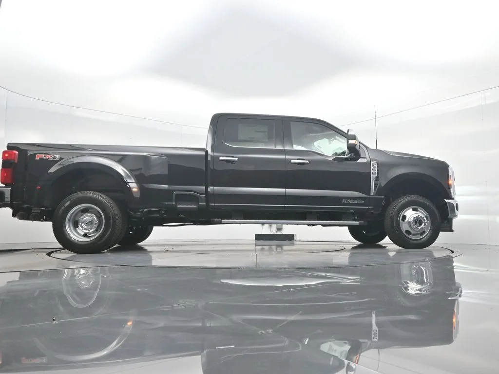New 2026 Agate Black Metallic Ford F-350® Lariat® image 36