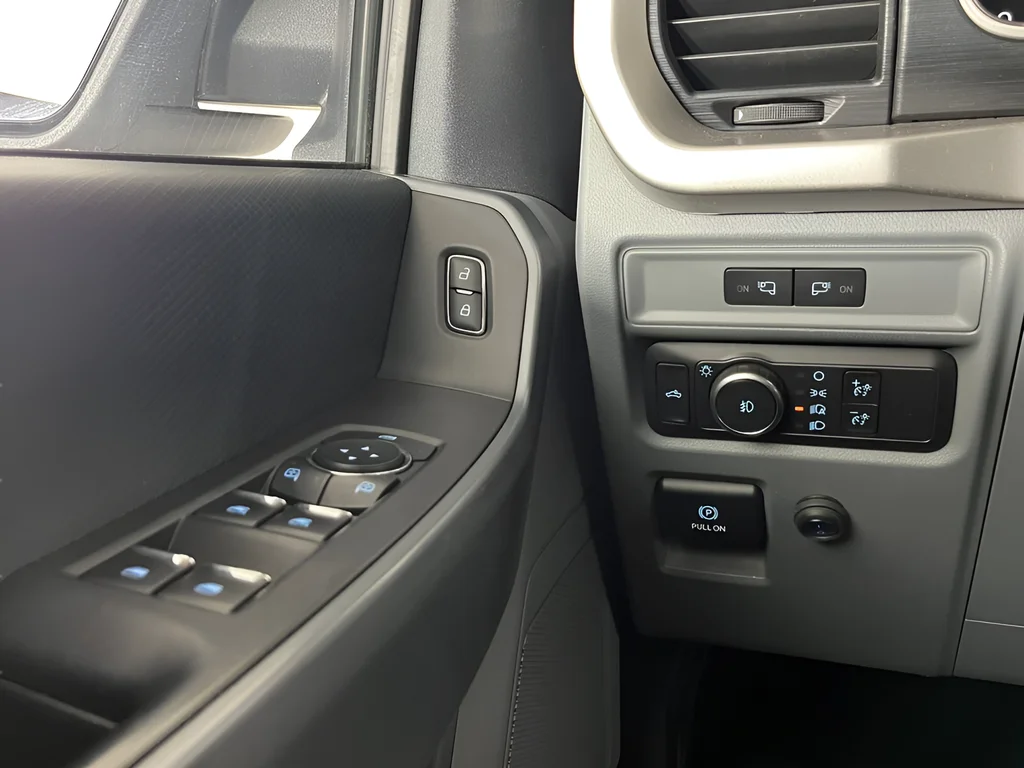 Used 2021 White Ford XLT image 24