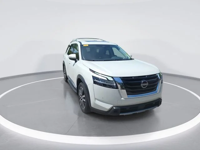 Used 2023 White Nissan Platinum image 3