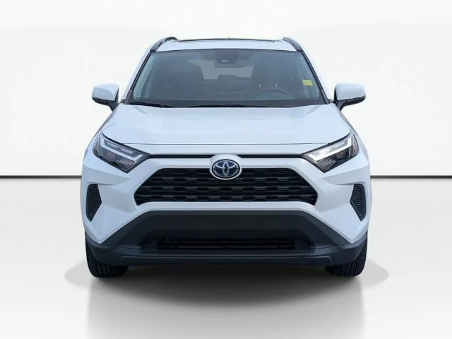 Used 2022 White Toyota XLE image 2