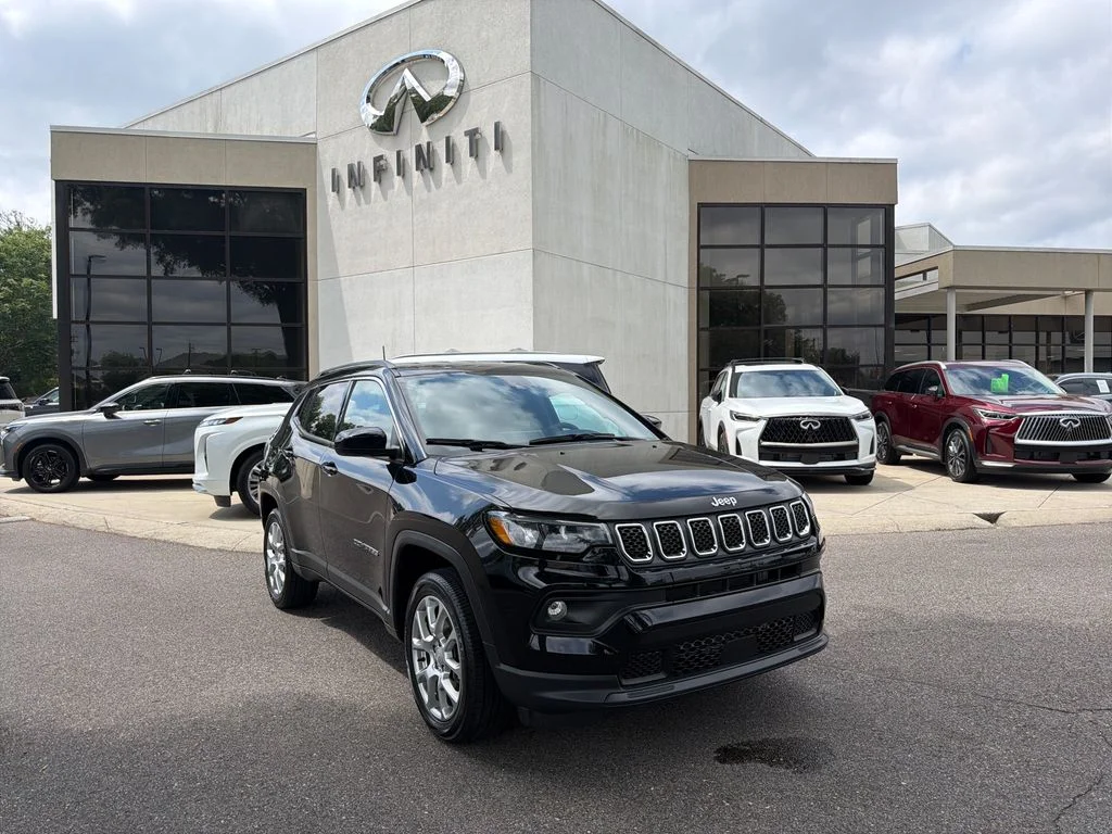 2023 Jeep Compass Latitude Lux 4X4's photo