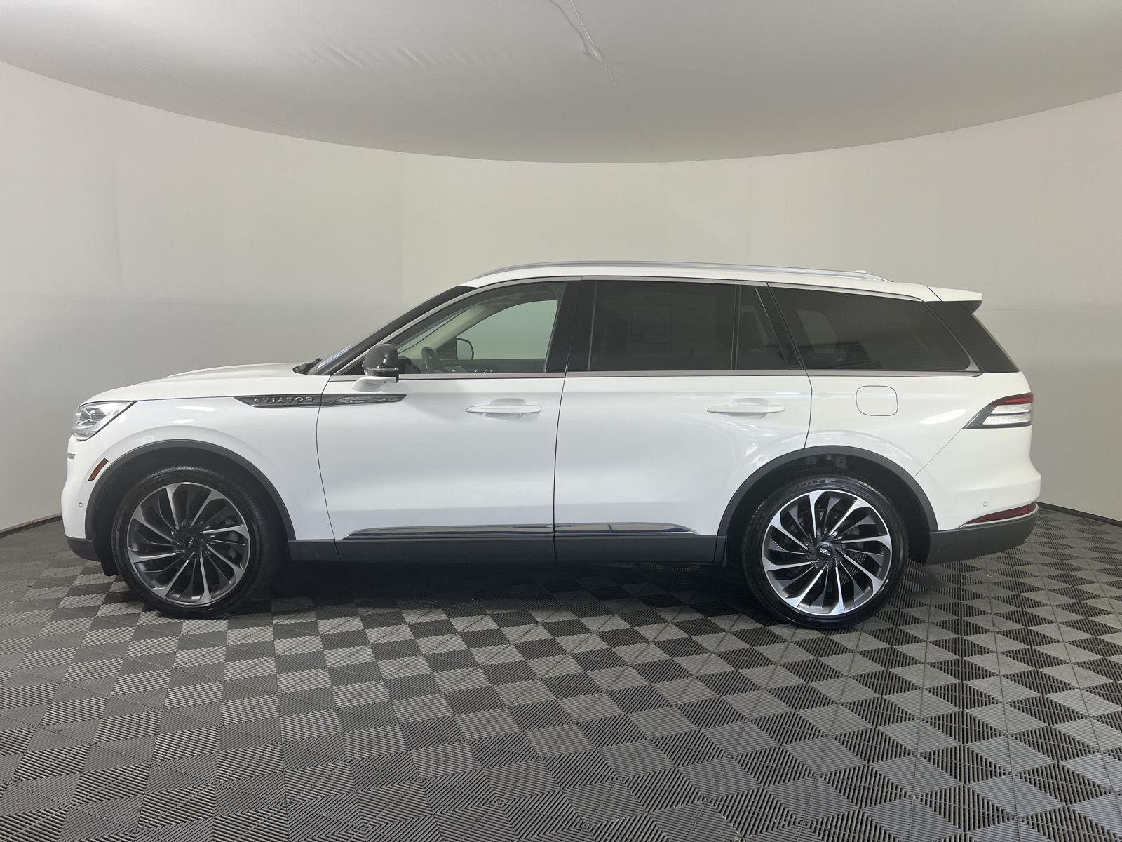 Used 2022 Pristine White Lincoln Reserve image 6