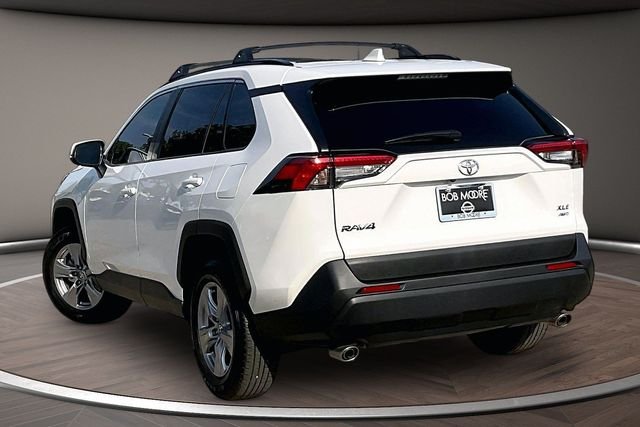 Used 2025 White Toyota XLE image 11