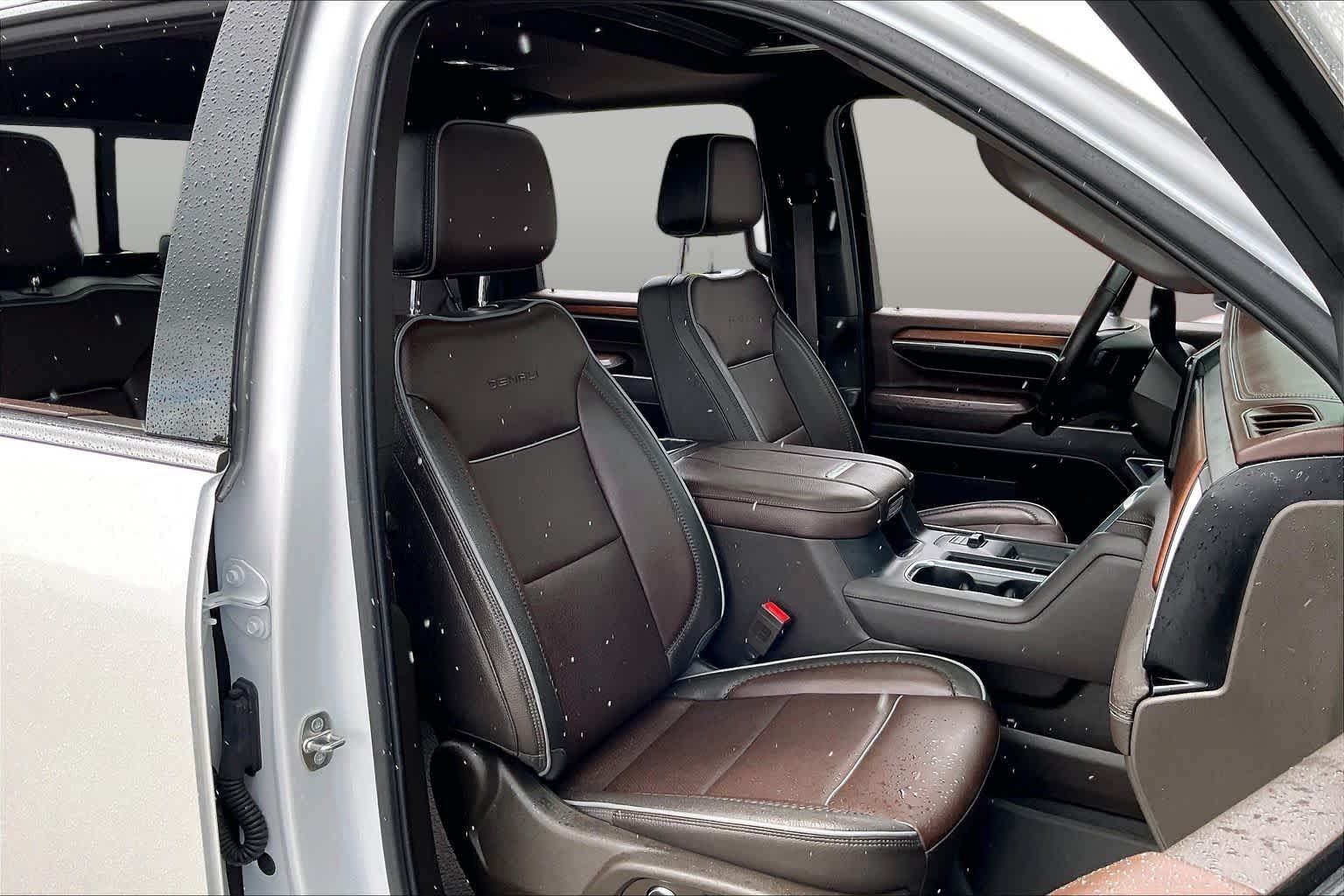Used 2024 White Frost Tricoat GMC Denali image 9