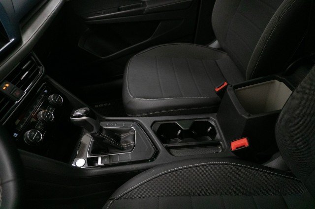 Used 2024 BLACK Volkswagen SE image 31