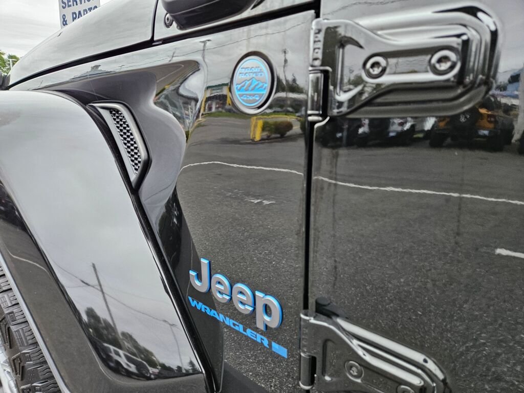 Used 2024 Black Clear Coat Jeep High Altitude 4xe image 11