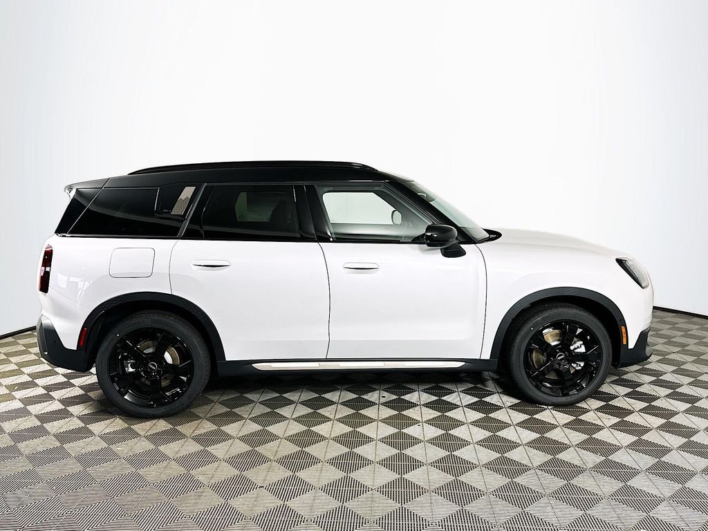Used 2027 White Metallic MINI  image 4
