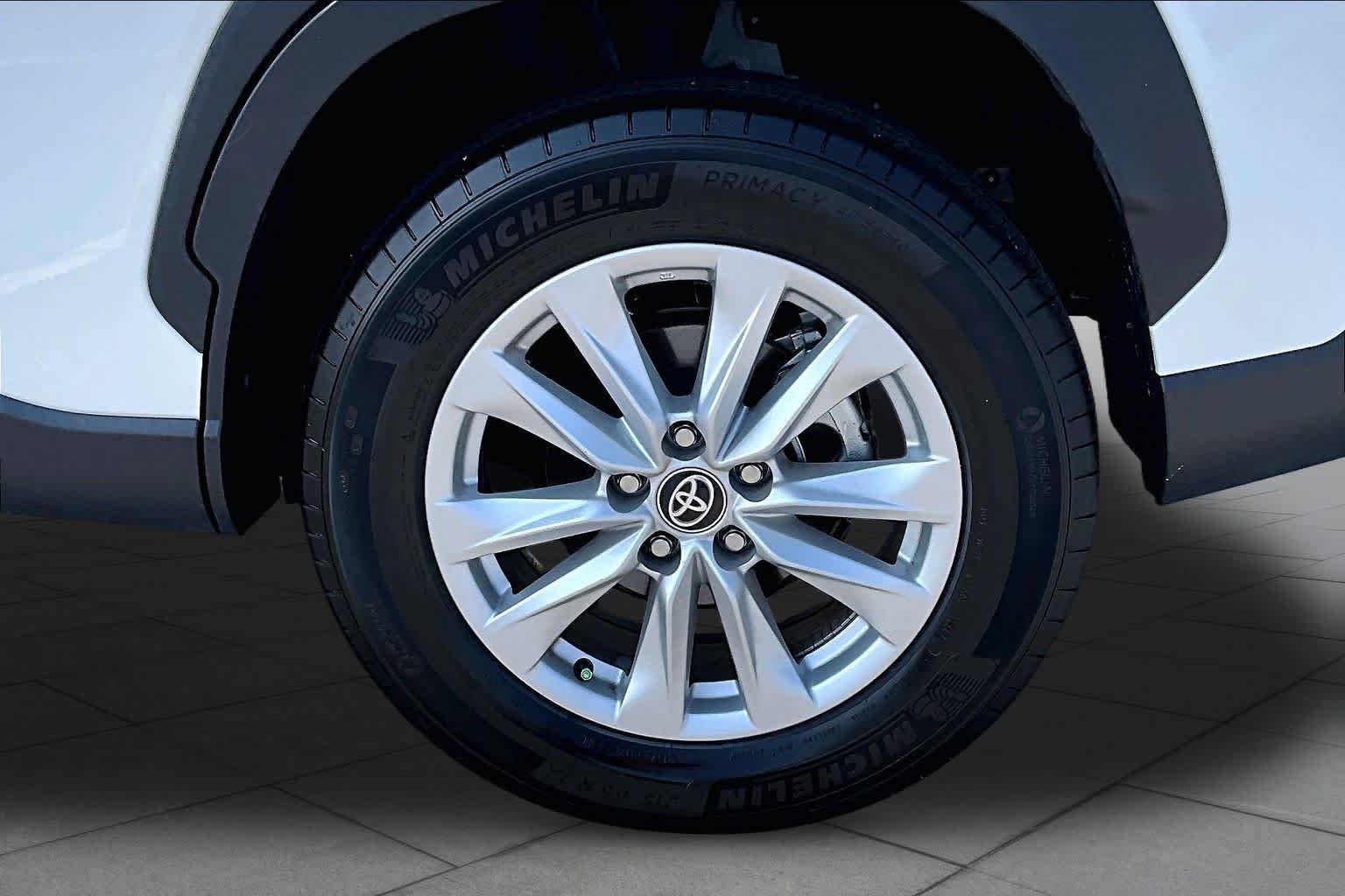 Used 2026 Wind Chill Pearl Toyota LE image 10