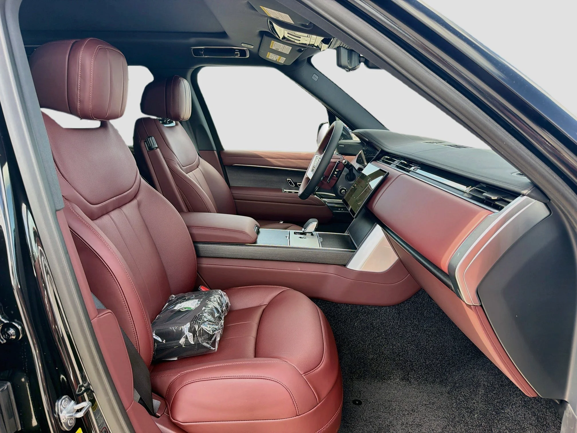 New 2026 Santorini Black Land Rover SE image 16