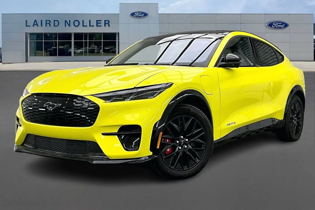 2025 Ford Mustang-Mach-e Premium's photo