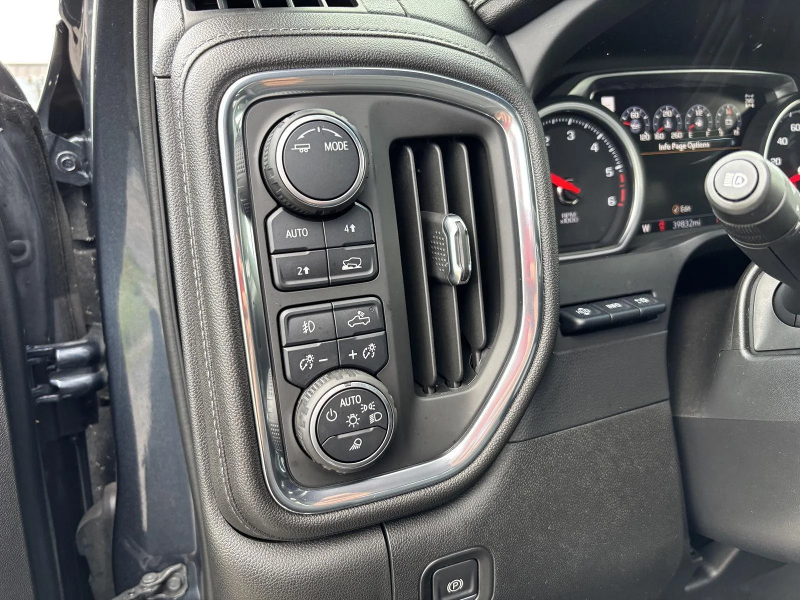 Used 2021 Shadow Gray Metallic Chevrolet LTZ image 19