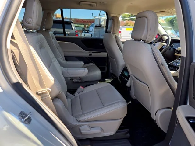 Used 2020 White Lincoln Reserve image 17