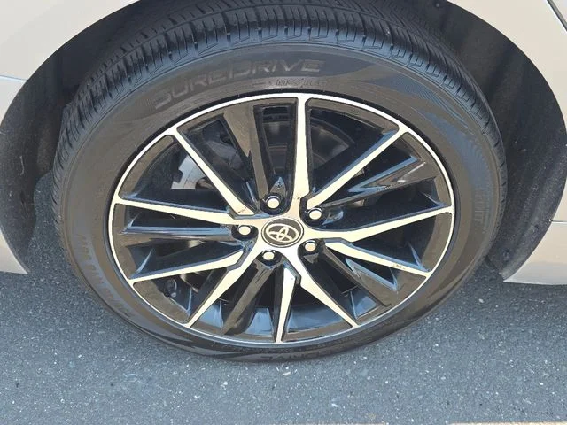 2024 Toyota Camry SE - Photo 19