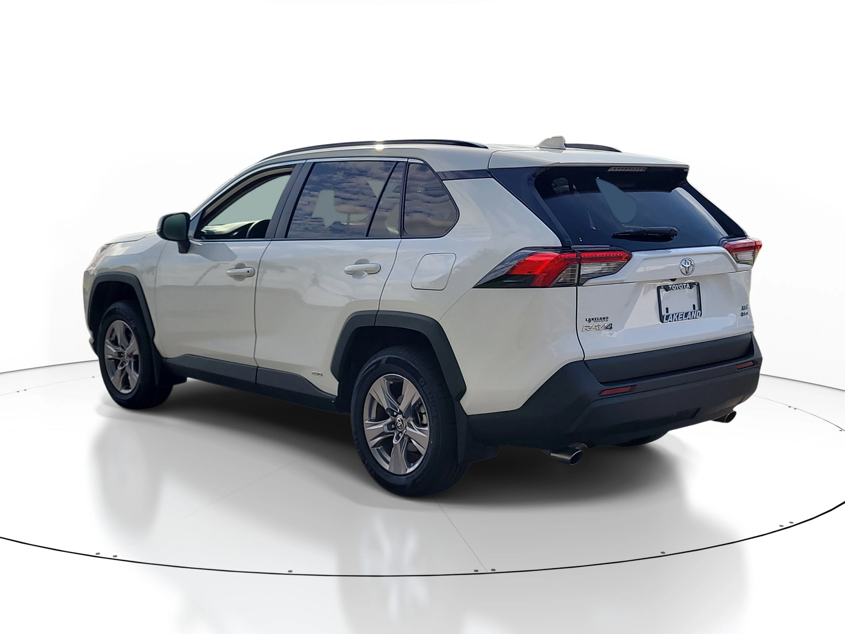 Certified Used 2025 Ice Toyota Hybrid XLE image 4