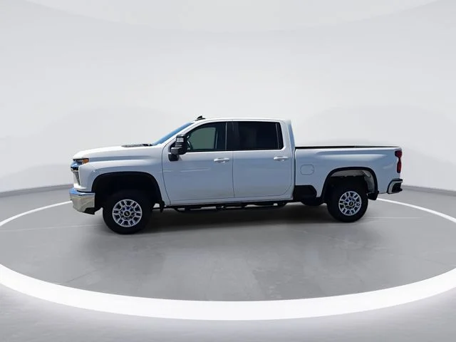 Used 2022 White Chevrolet LT image 4