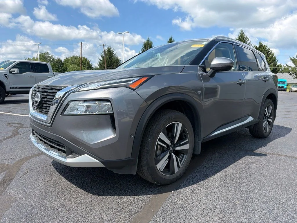 Used 2023 Gray Nissan Platinum image 8