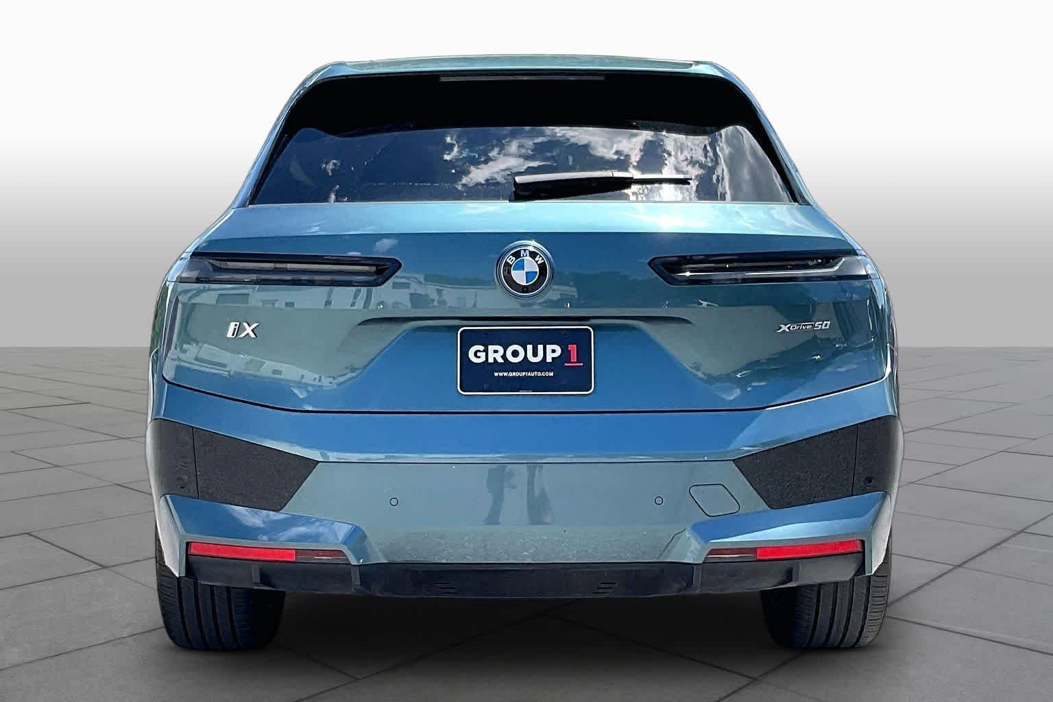 Used 2023 Blue Ridge Mountain Metallic BMW xDrive50 image 4
