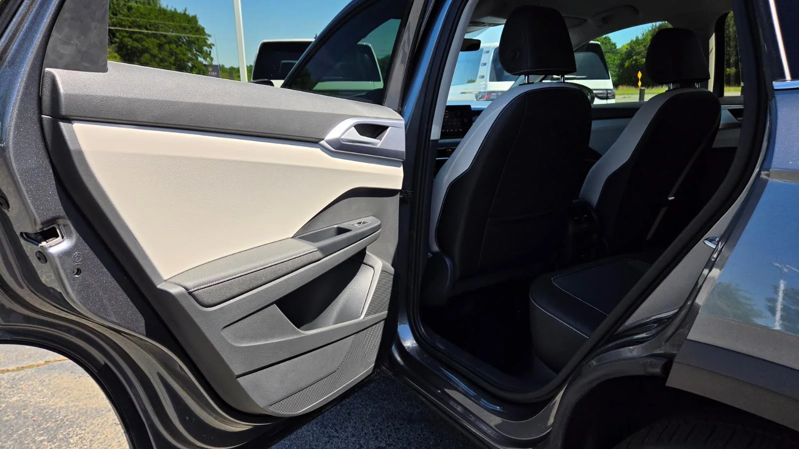 2025 Volkswagen Taos SE - Photo 42