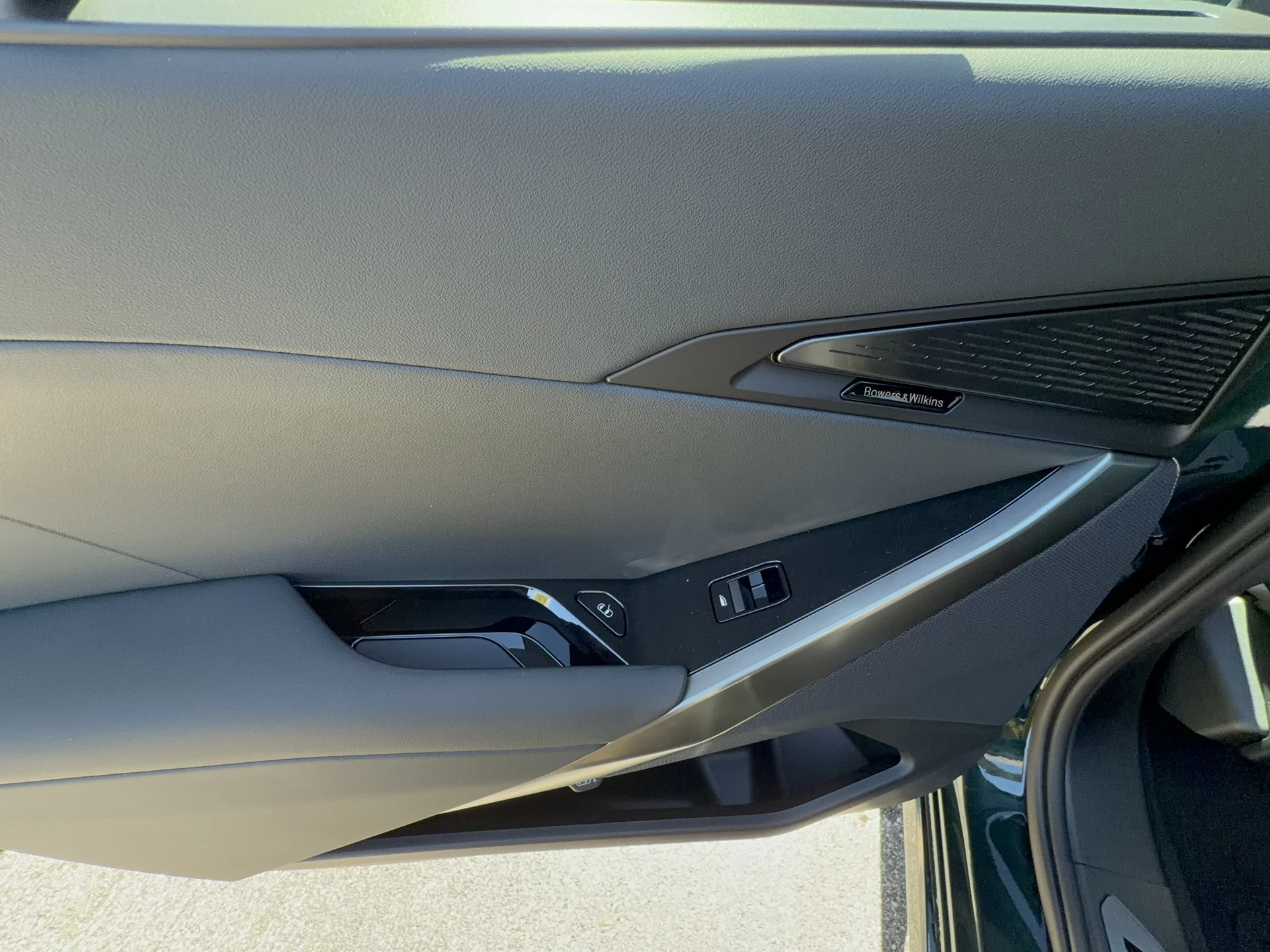 New 2027 Vancouver Green Metallic BMW 40 xDrive image 31