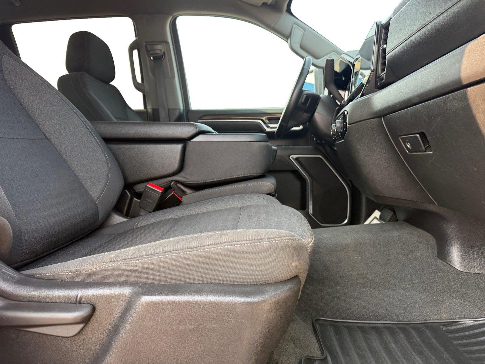 Used 2025 Summit White Chevrolet LT image 16