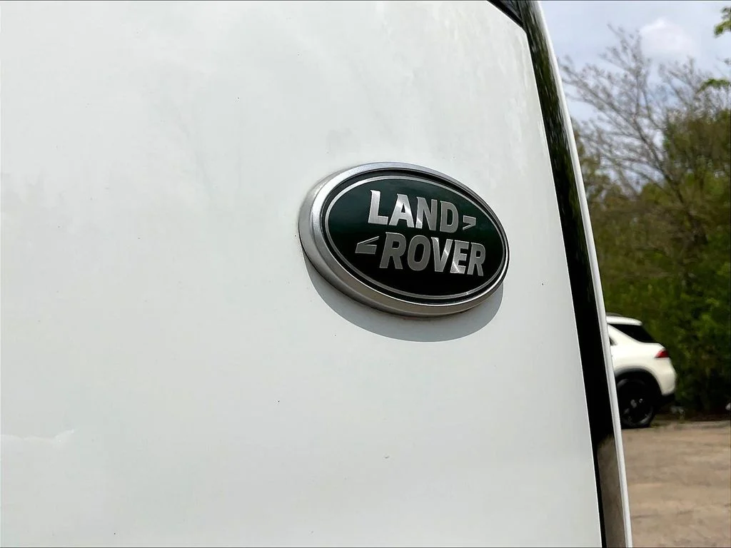 Used 2023 Fuji White Land Rover SE image 23