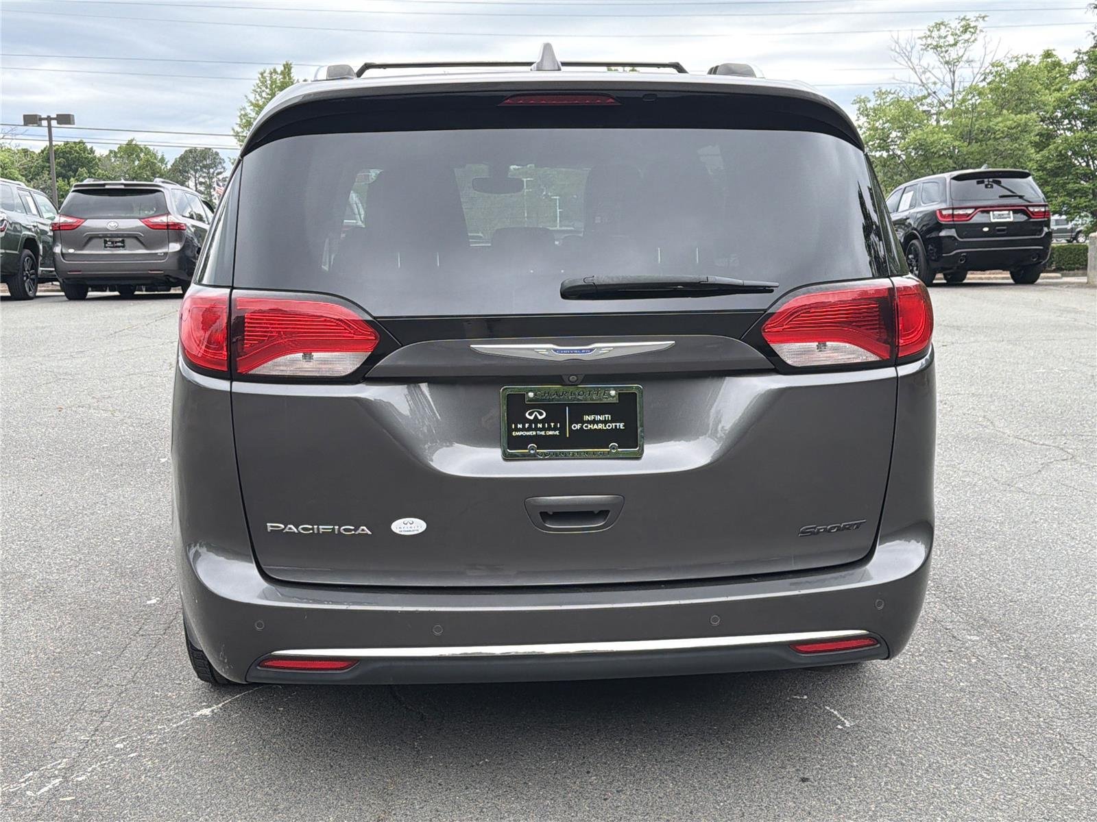 Used 2018 Granite Crystal Metallic Clearcoat Chrysler Touring L Plus image 28