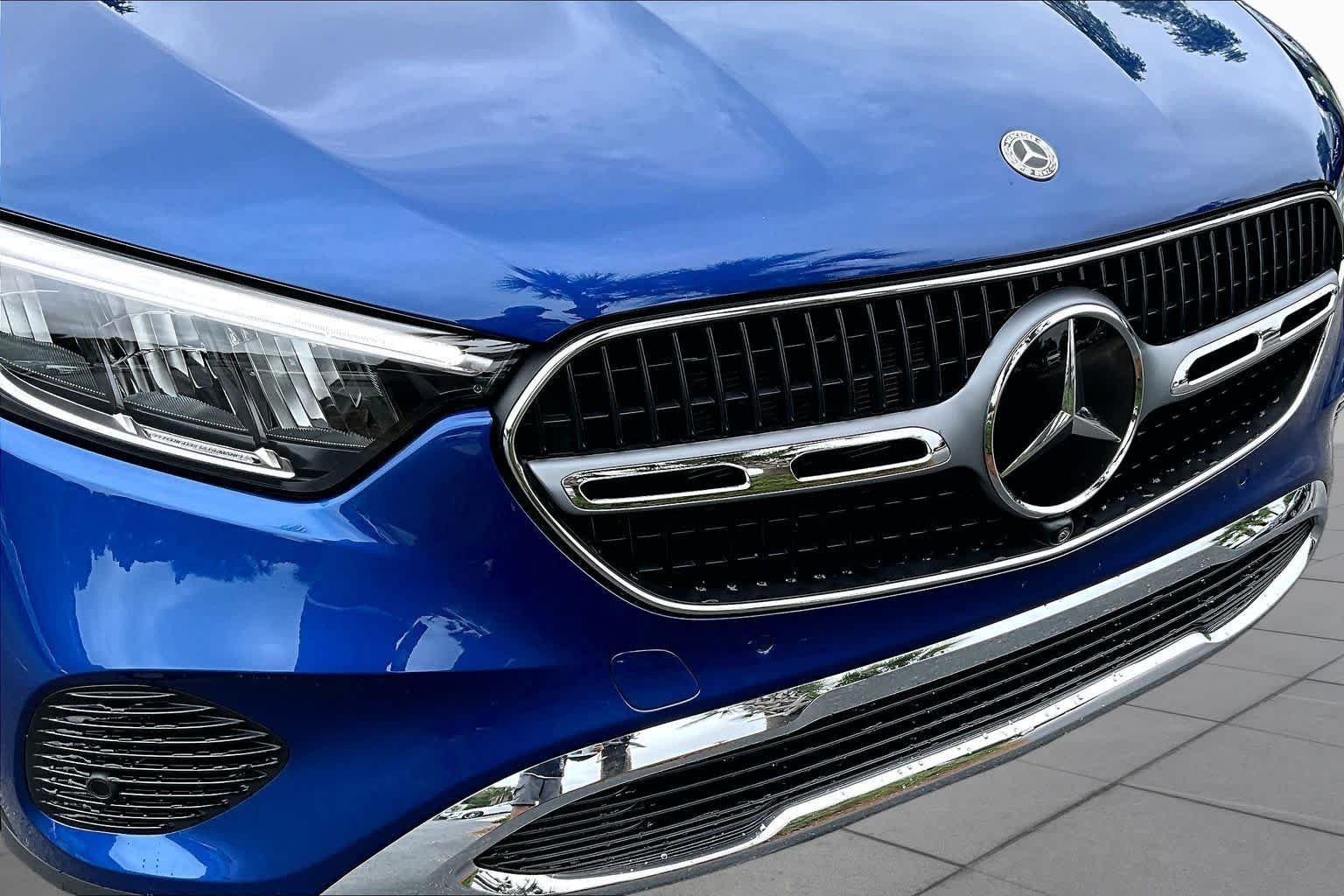Used 2026 Starling Blue Metallic Mercedes-Benz GLC 300 image 30