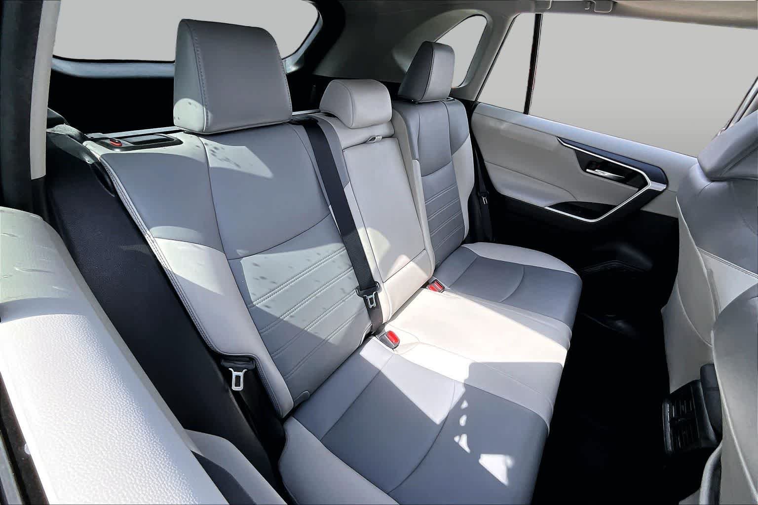 Used 2021 Silver Sky Metallic Toyota XLE Premium image 18