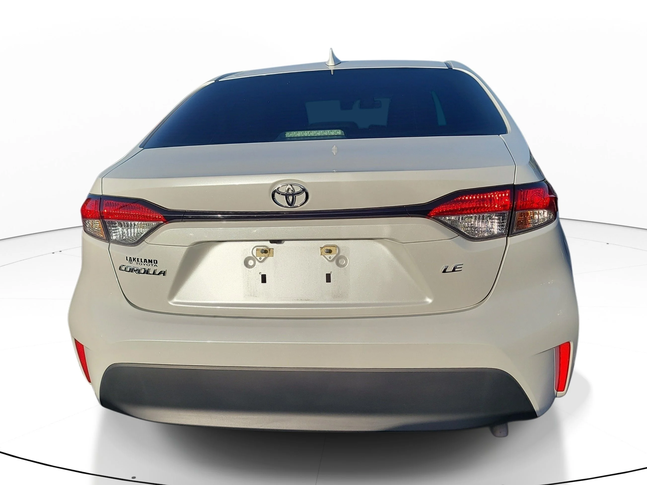 Used 2025 Pearl Toyota LE image 5
