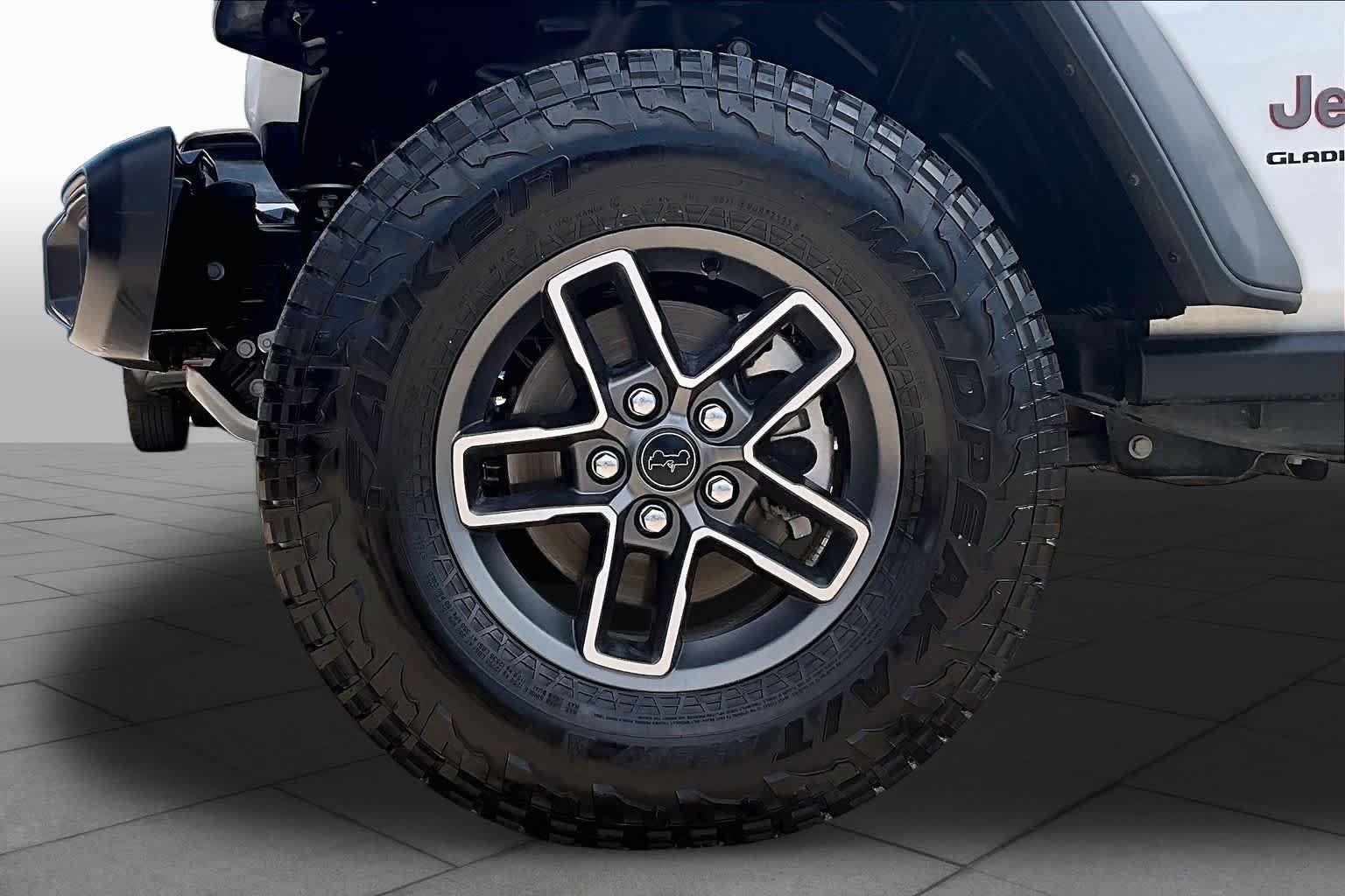Used 2026 Bright White Clearcoat Jeep Mojave image 10