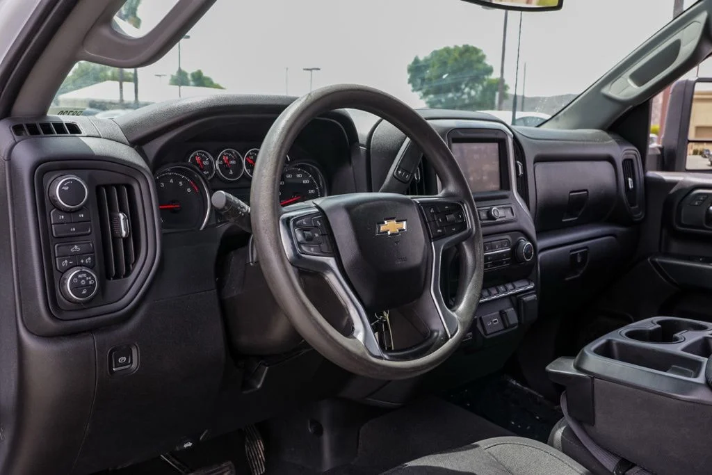 Used 2022 White Chevrolet Custom image 16