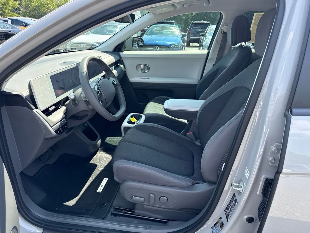 Used 2024 Gray Hyundai SEL image 3