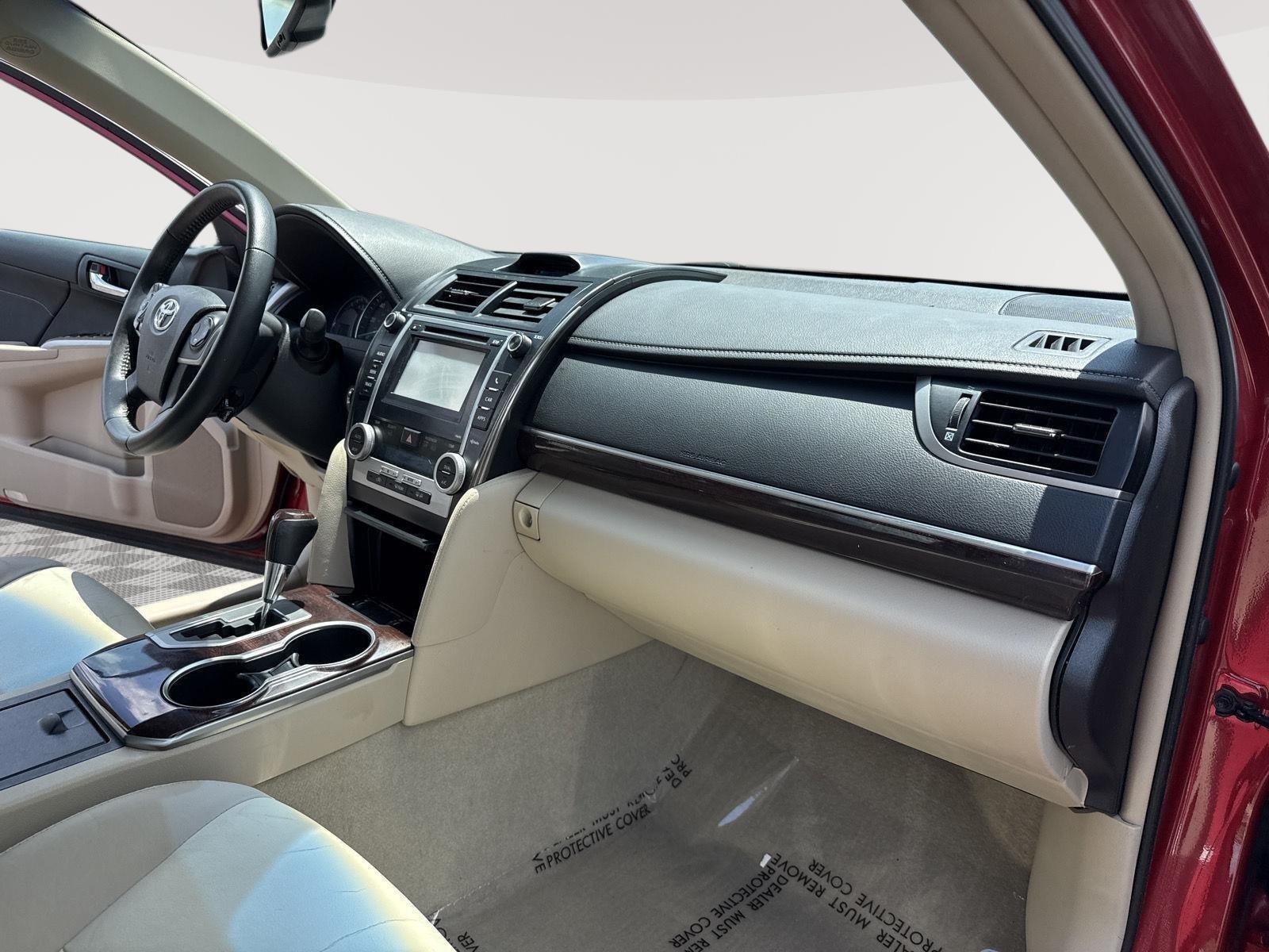 Used 2014 Barcelona Red Metallic Toyota XLE image 28
