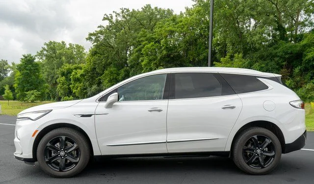 Used 2024 White Buick Essence image 9