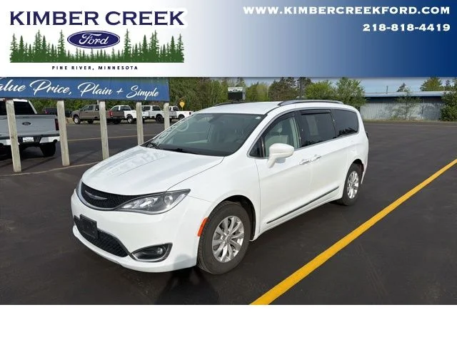 2019 Chrysler Pacifica Touring L's photo