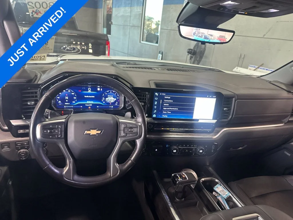 Used 2022 Summit White Chevrolet LTZ image 6