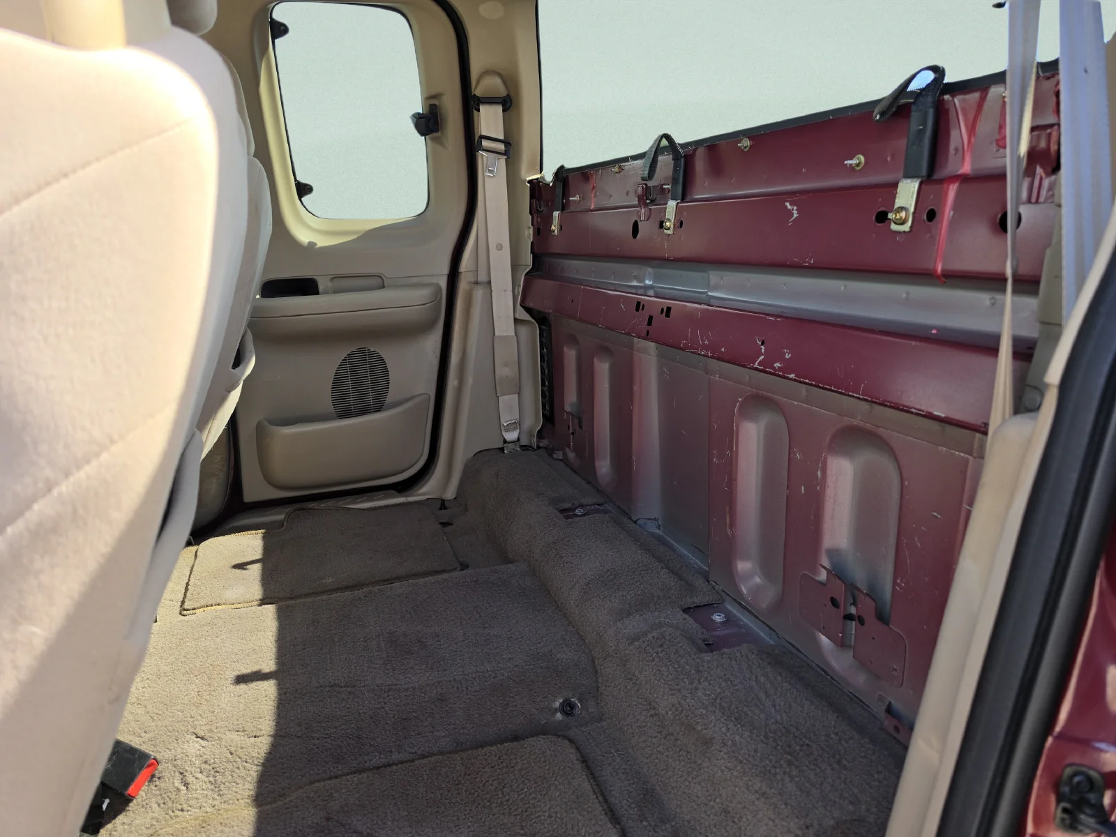 Used 2003 Red Ford  image 23