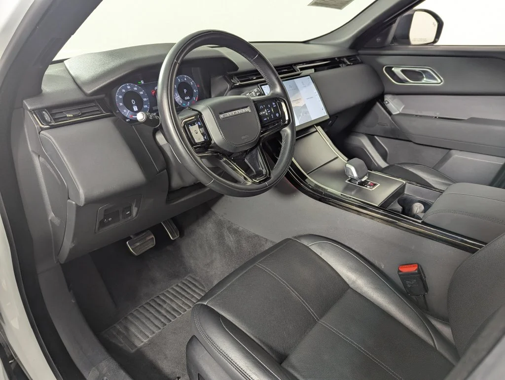 Certified Used 2025 White Land Rover Dynamic SE image 31