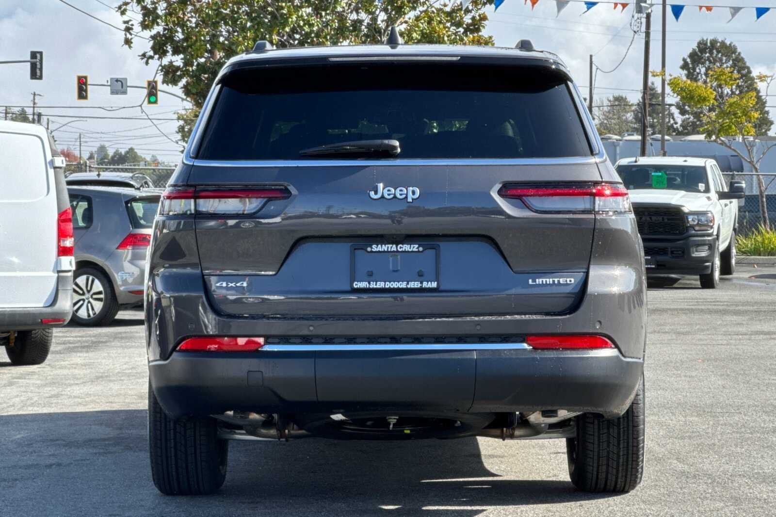 New 2025 Baltic Gray Metallic Clear-Coat Exterior Paint Jeep Limited image 5