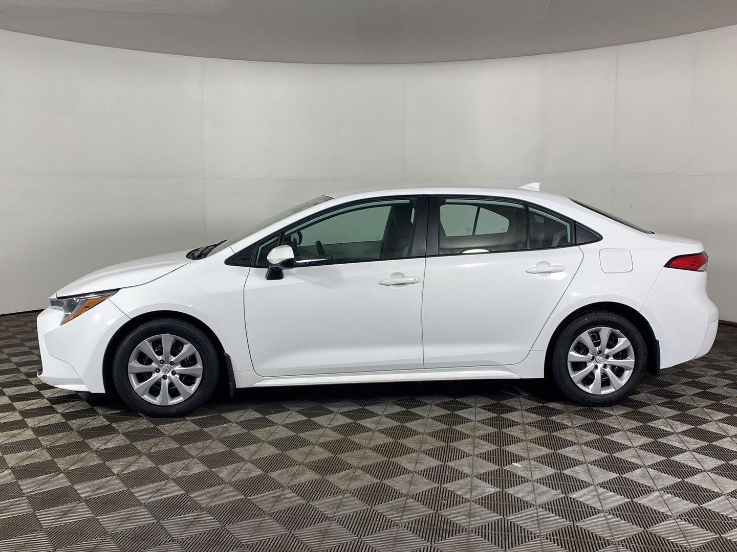 Used 2023 Ice Cap Toyota LE image 22