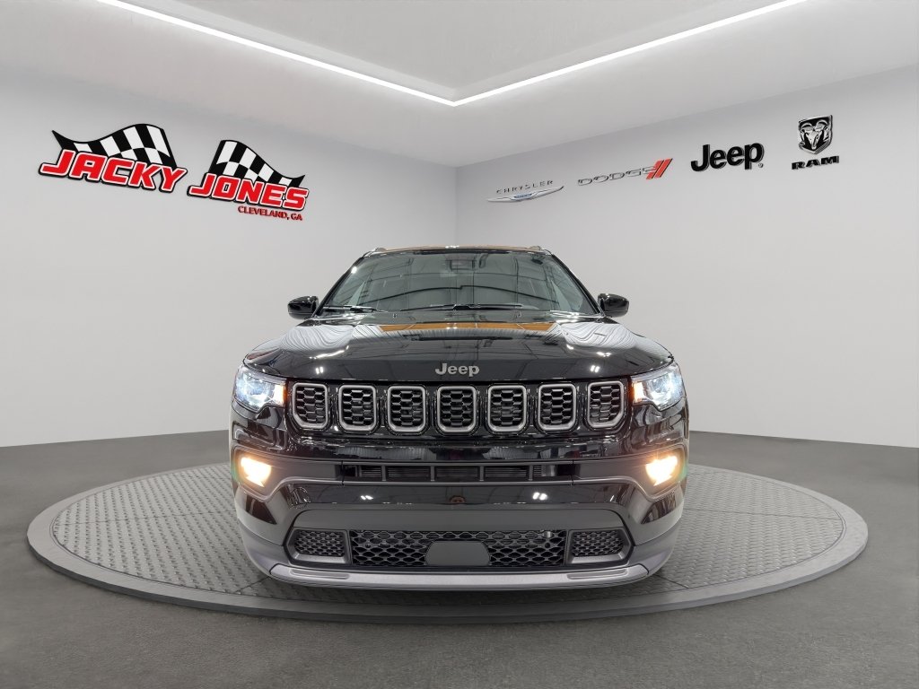 New 2026 Diamond Black Crystal Pearlcoat Jeep Latitude Altitude image 12