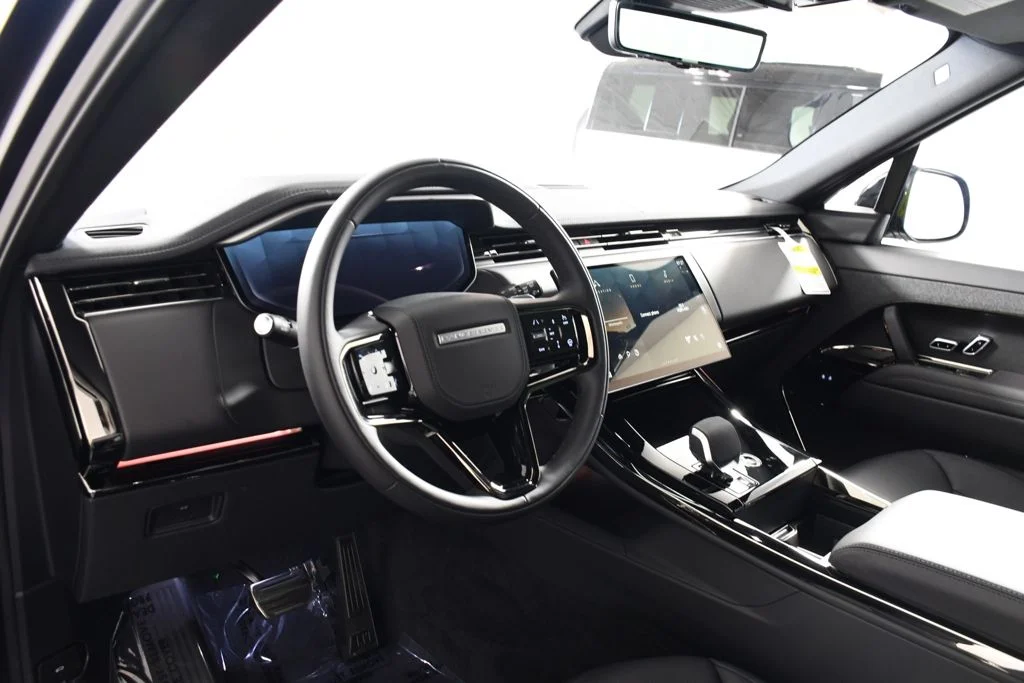 New 2026 Carpathian Gry Land Rover Dynamic SE image 12
